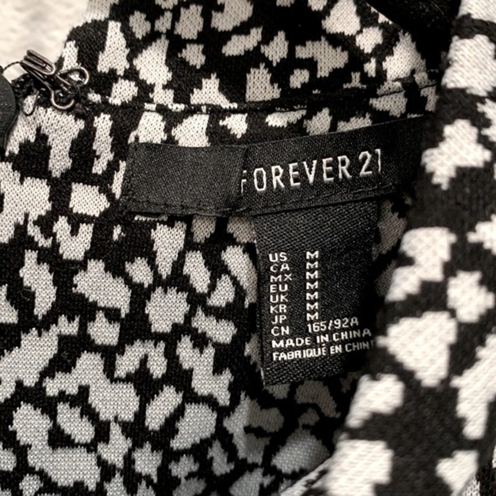 🖤 Forever 21 Pebbled Crop Top - Picture 3 of 4
